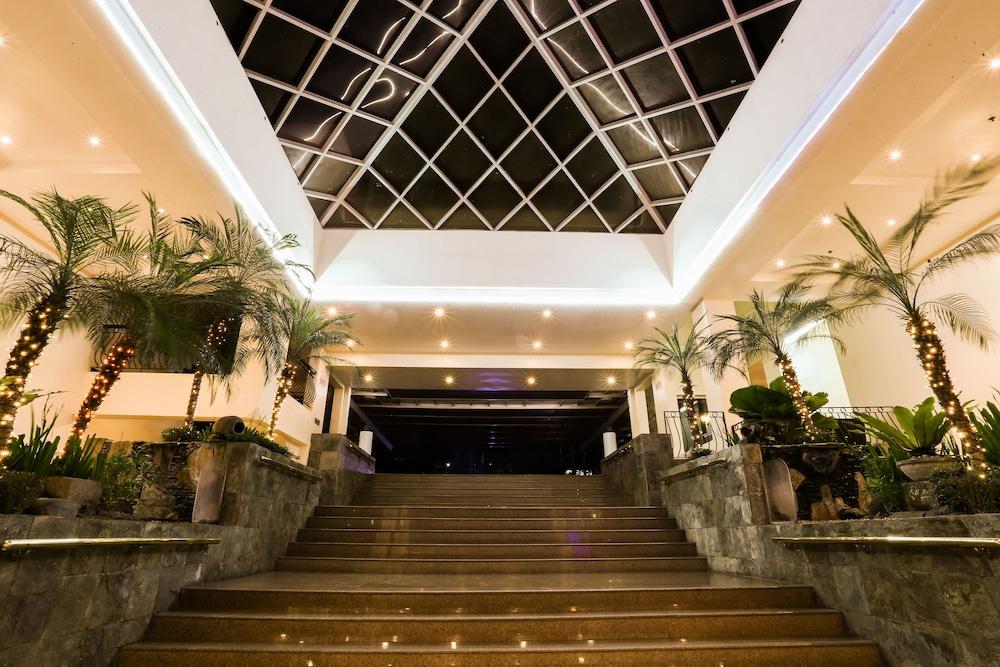 The Lake Hotel Tagaytay Тагайтай Экстерьер фото