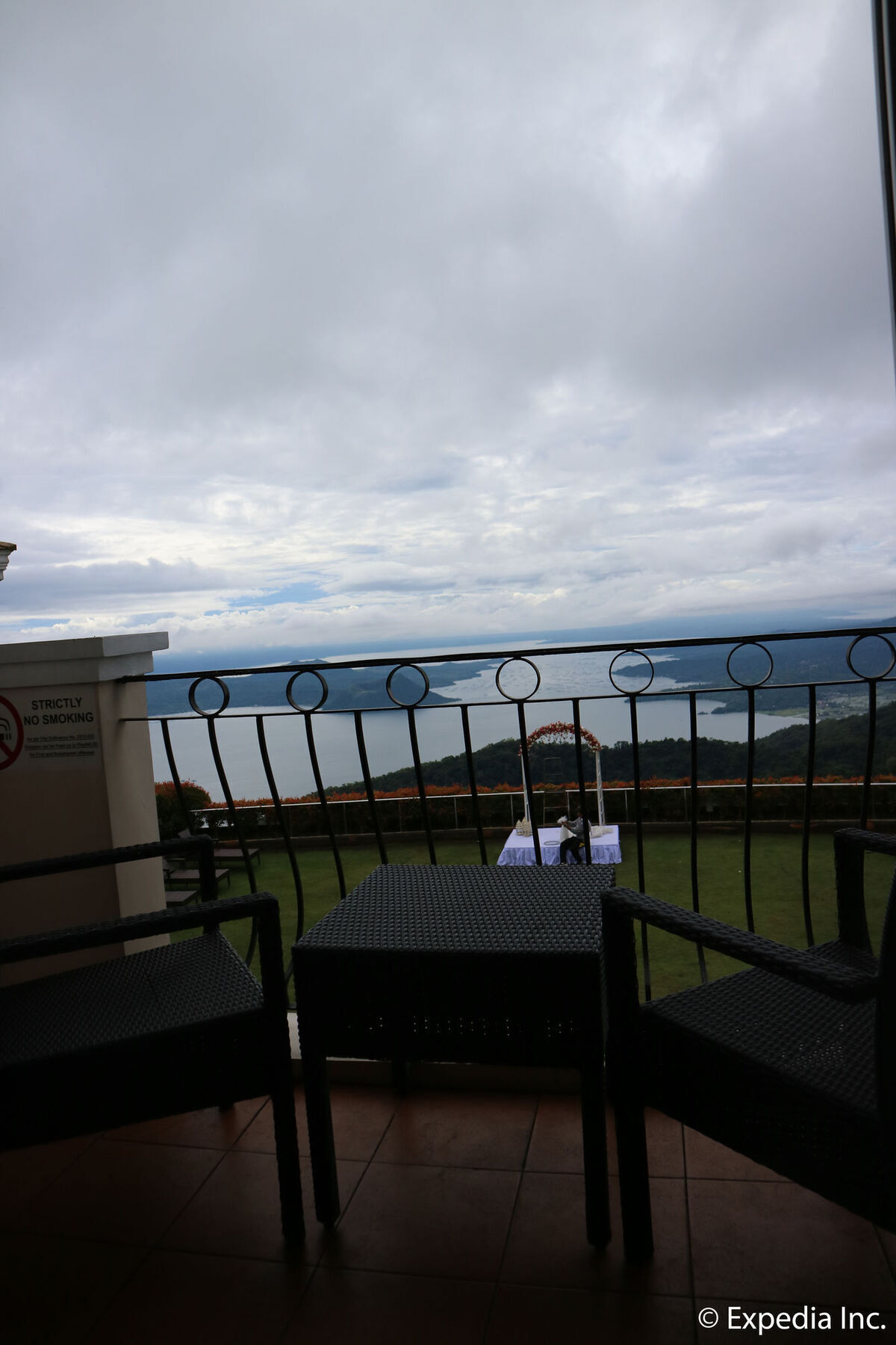 The Lake Hotel Tagaytay Тагайтай Экстерьер фото