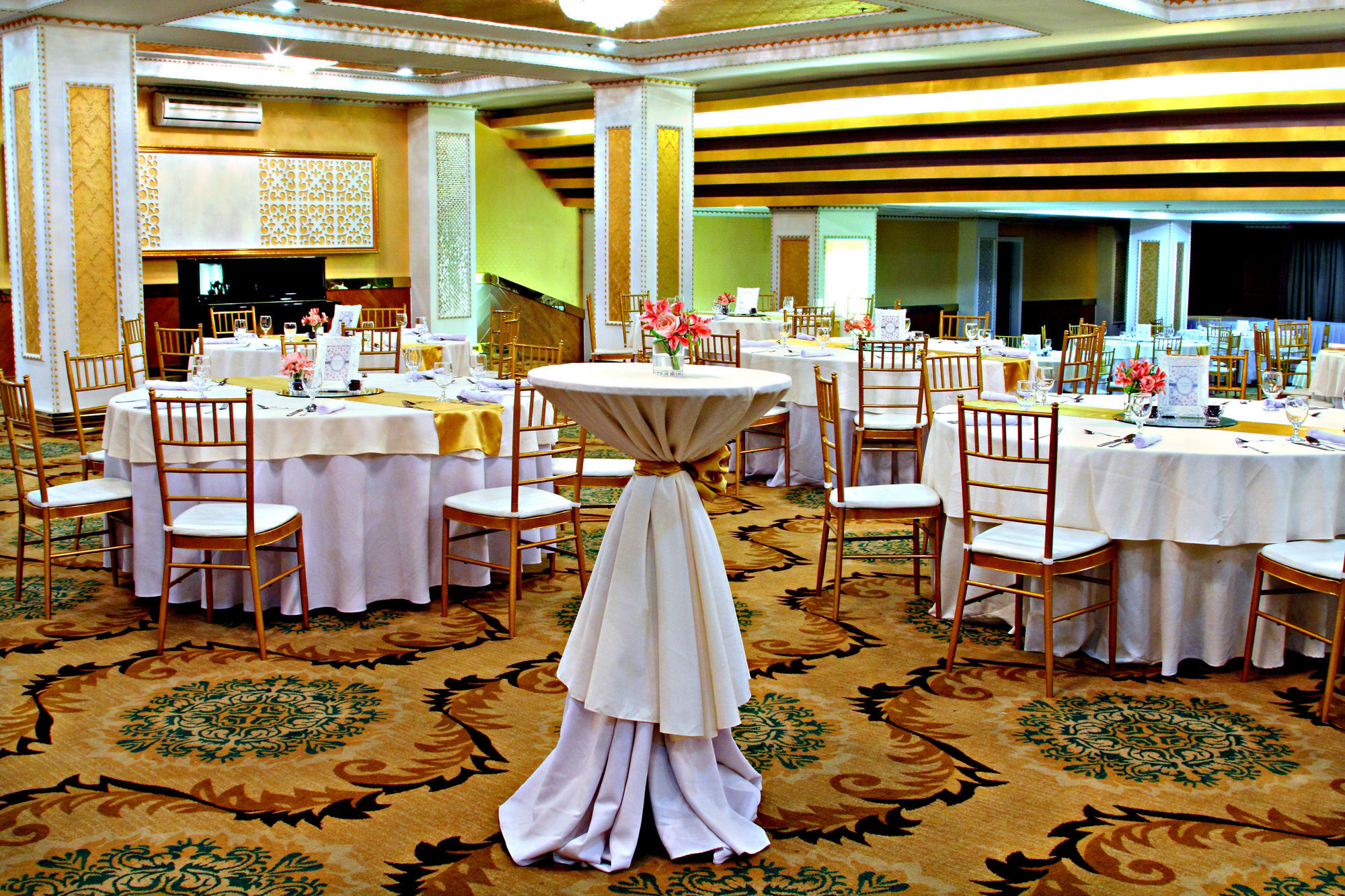 The Lake Hotel Tagaytay Тагайтай Экстерьер фото