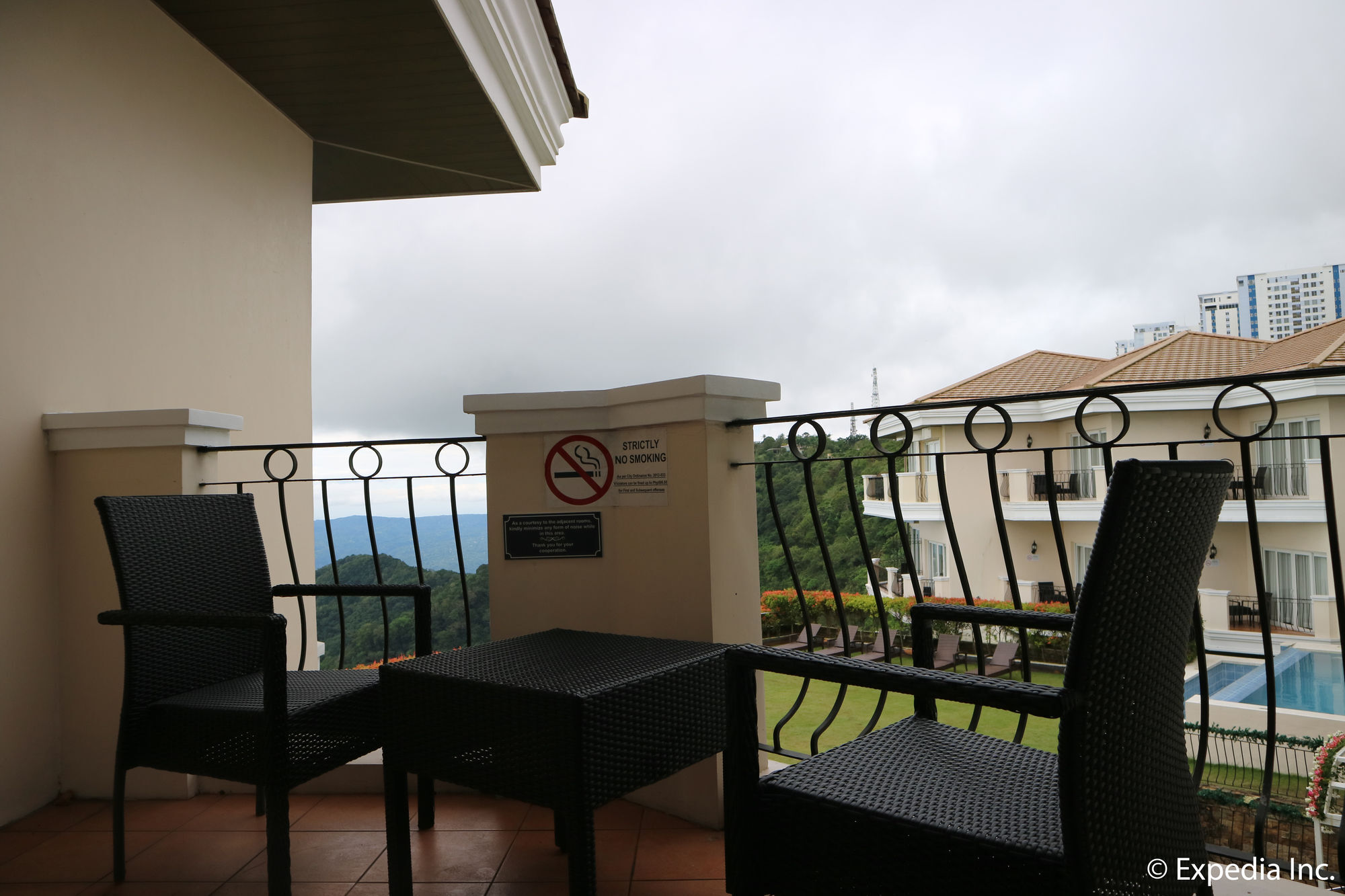 The Lake Hotel Tagaytay Тагайтай Экстерьер фото